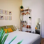Appartamento Sunny Flat 50 Meters From The Metro Milano