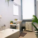 Sunny Flat 50 Meters From The Metro *