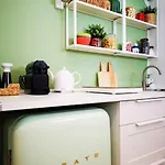 Appartamento Sunny Flat 50 Meters From The Metro