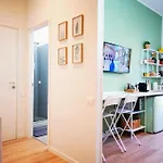 Sunny Flat 50 Meters From The Metro *