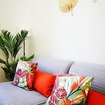 Sunny Flat 50 Meters From The Metro Appartamento
