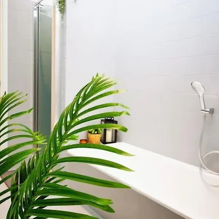Sunny Flat 50 Meters From The Metro Milaan