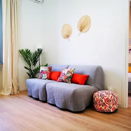 Sunny Flat 50 Meters From The Metro Milaan